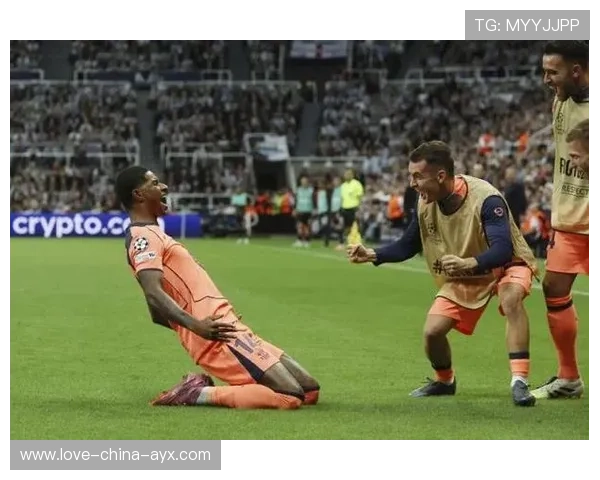 拉什福德在巴萨的定位更契合战术