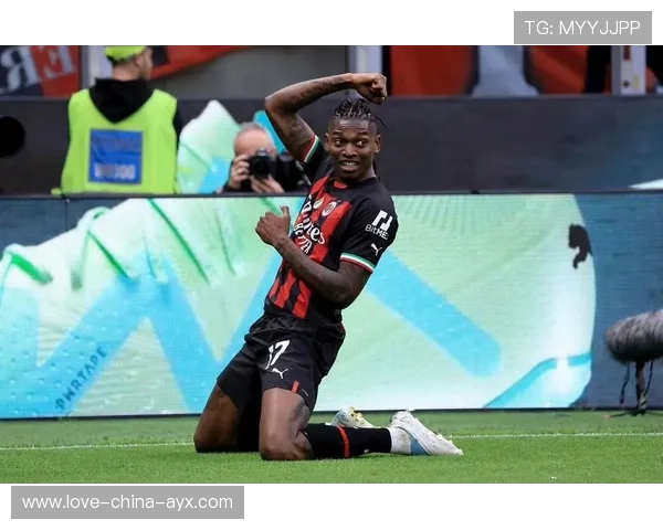 AC米兰组织顺畅，莱奥突入禁区挑射得手