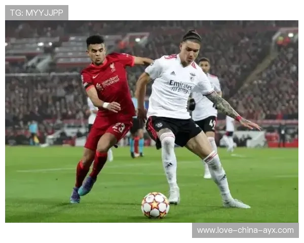 努涅斯门前补抡头球成功得分