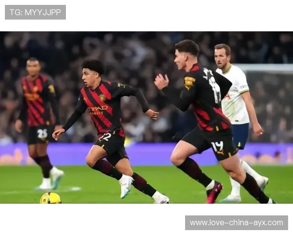 曼城中路调度与边路插上形成多点进攻威胁的战术解码